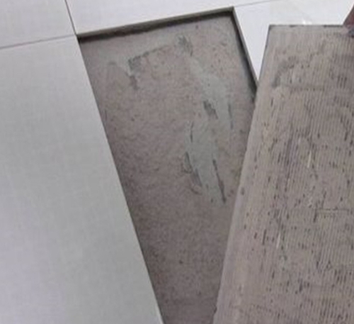 牙克石瓷砖空鼓维修公司分享瓷砖铺贴时如果打浆（即涂抹在瓷砖背面和基层上的砂浆或瓷砖胶）过少，会带来以下问题